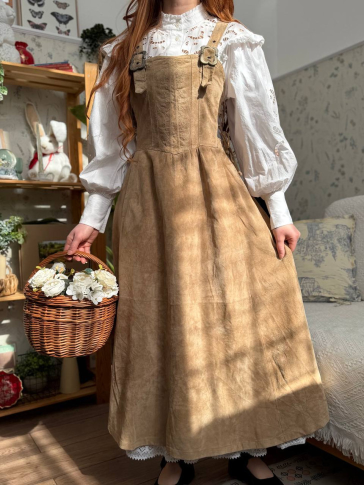 Винтажное платье из натуральной замши в теплом бежевом оттенке